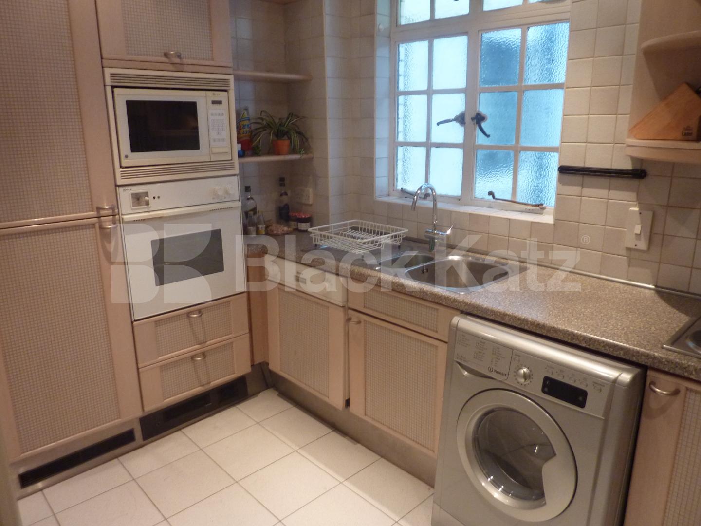 			NEW INSTRUCTION!, 2 Bedroom, 1 bath, 1 reception Flat			 Baker Street, BAKER STREET